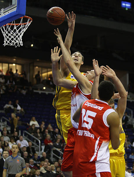 为比赛的焦 为比赛的焦